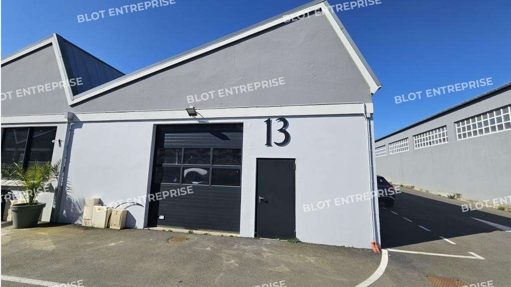 Local neuf brut de béton 290m² à Brest