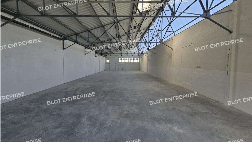Local neuf brut de béton 290m² à Brest