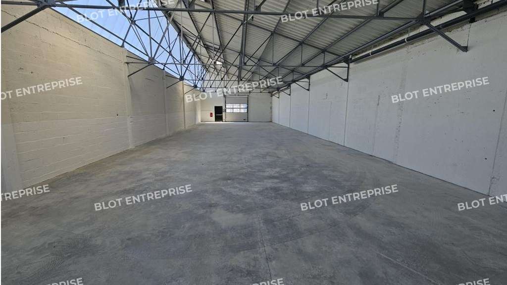 Local neuf brut de béton 290m² à Brest