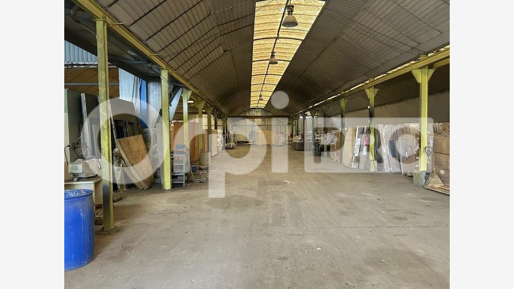 A vendre local activité 3000m² sur 1 ha Nord-Oise