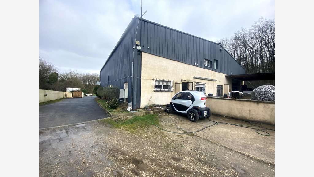 Vente local Industriel 1000m² à Breuillet