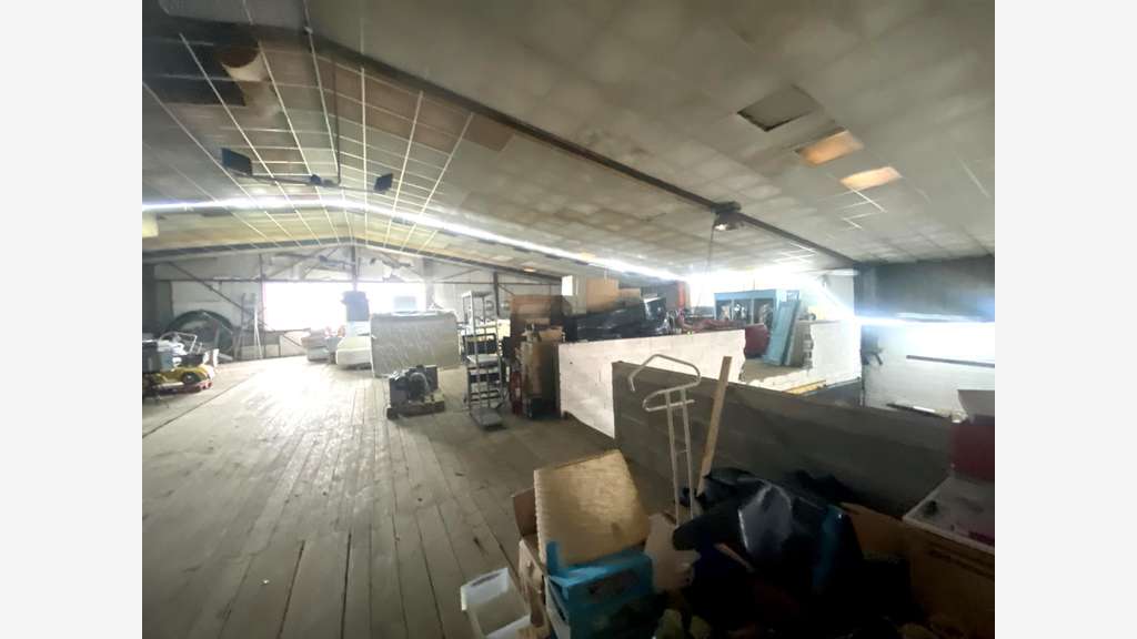 Vente local Industriel 1000m² à Breuillet
