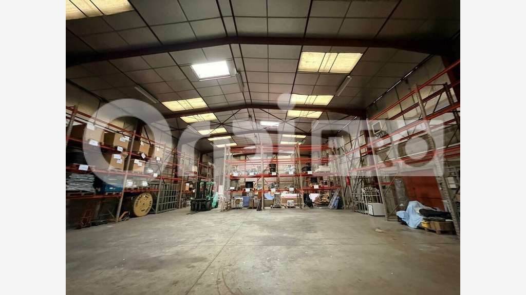Local activité 545m² à vendre à Brie-Comte-Robert