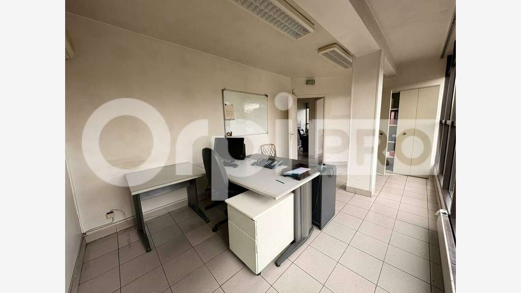 Local activité 545m² à vendre à Brie-Comte-Robert