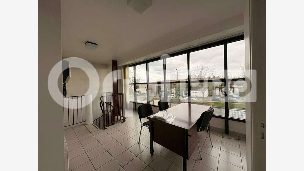 Local activité 545m² à vendre à Brie-Comte-Robert