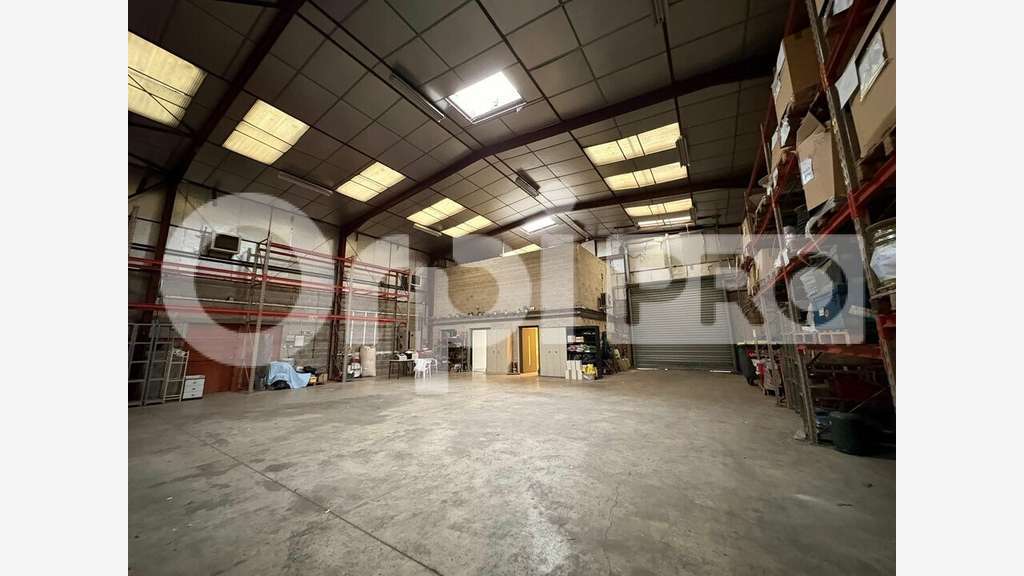 Local activité 545m² à vendre à Brie-Comte-Robert