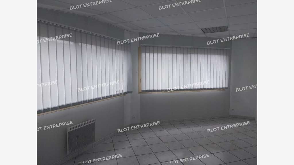 A vendre ou louer locaux activités 1211m² à Briec