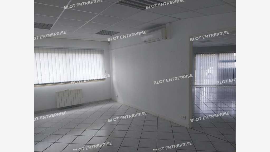 A vendre ou louer locaux activités 1211m² à Briec
