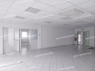 À VENDRE - LOCAUX D'ACTIVITES - 1 211 m² - BRIEC