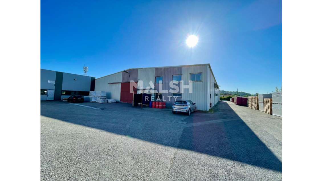 Local 1600m² à vendre ou à louer à Brignais