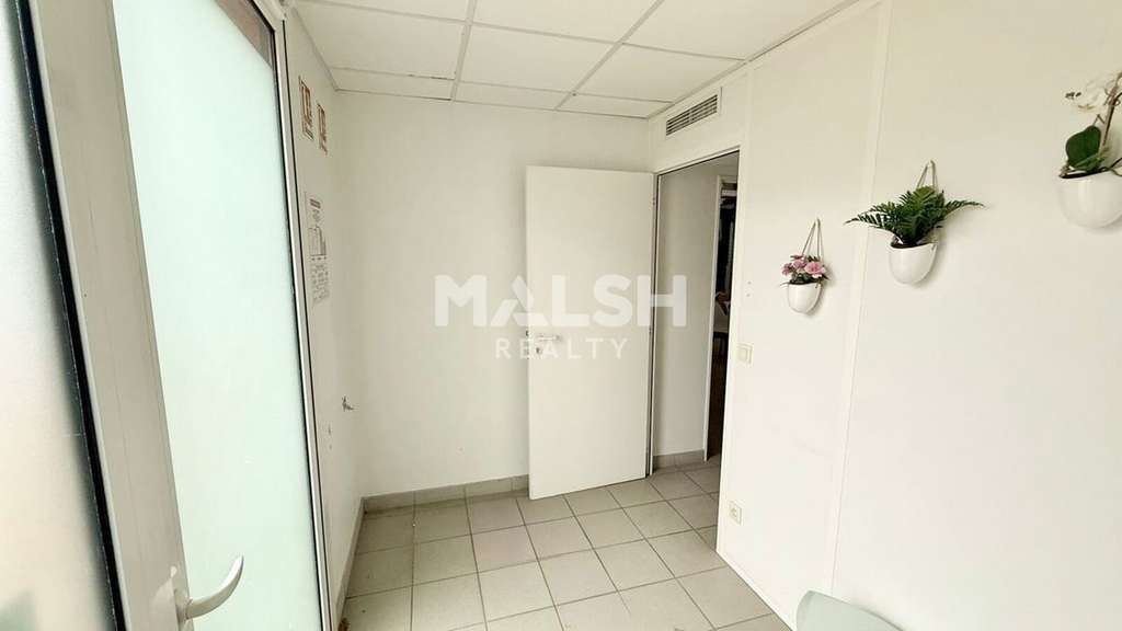 Local mixte récent 276m² à vendre  à Brignais A450