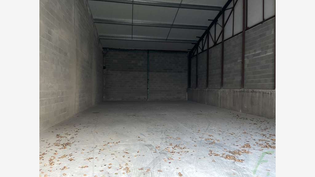 Entrepôt 194m² à vendre à Froges