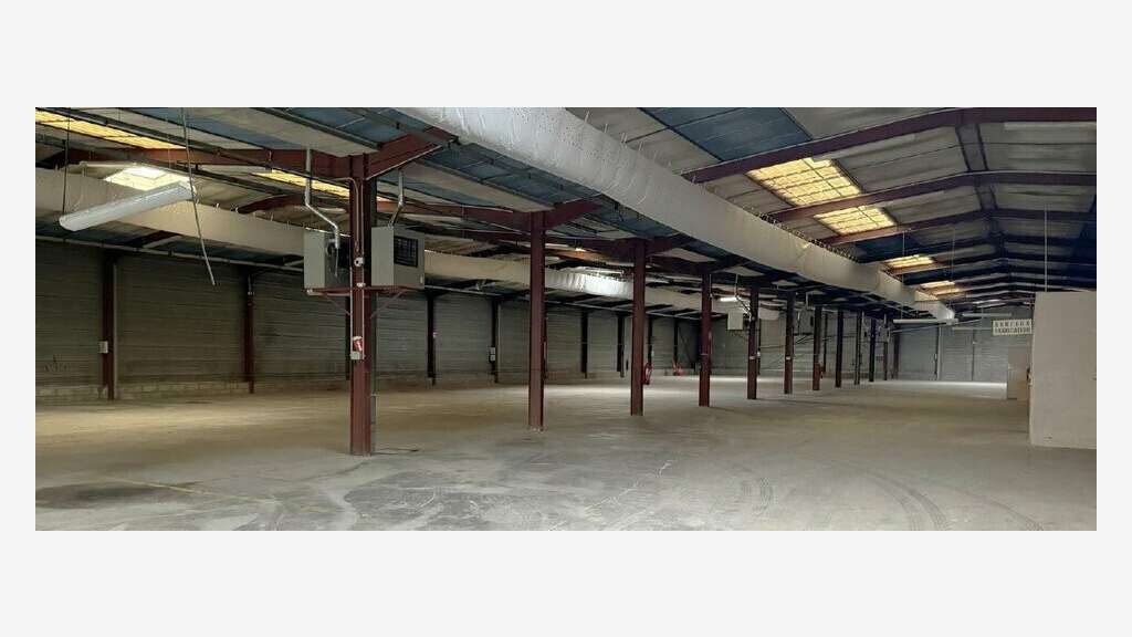 AV bâtiment d'activités 2000m² sur 4800m² à Bron