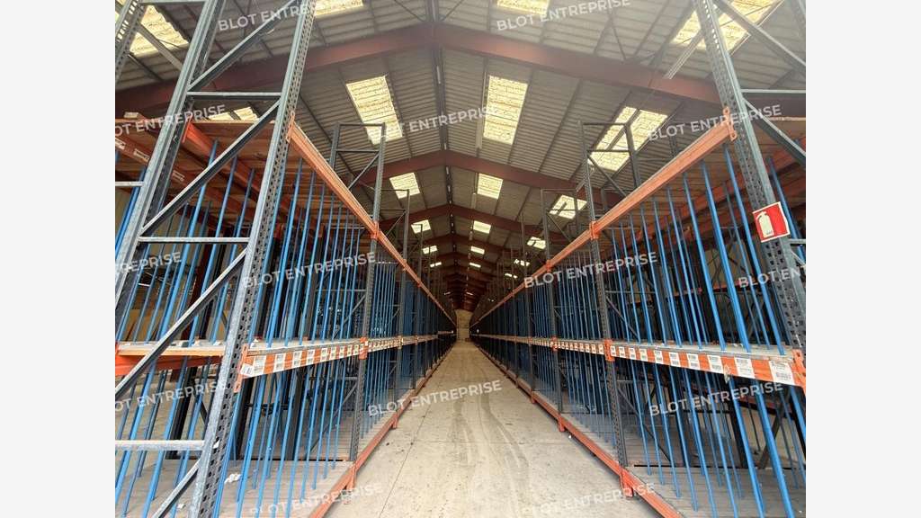 A VENDRE - BATIMENT INDUSTRIEL 1500 m² BRUZ
