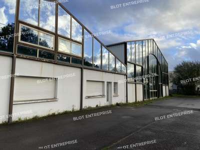 A VENDRE - BATIMENT INDUSTRIEL 1500 m² BRUZ