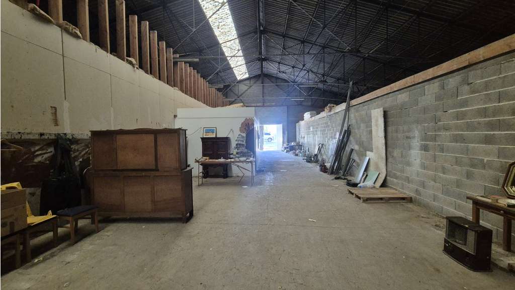 Burgnac Local dépôt de 350 m².