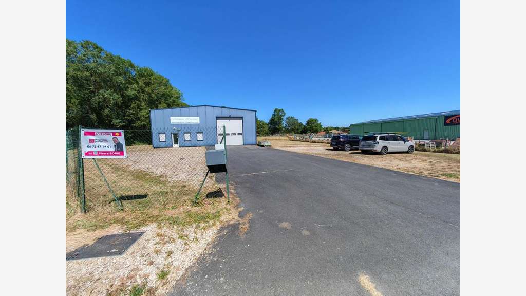 A vendre bâtiment moderne et modulable à Buzançais