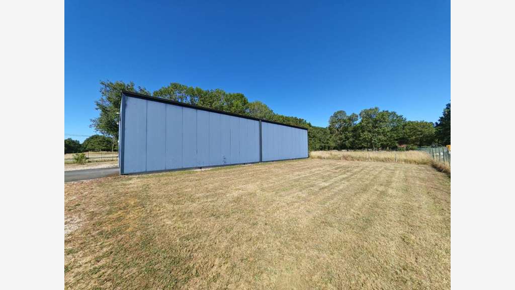 A vendre bâtiment moderne et modulable à Buzançais
