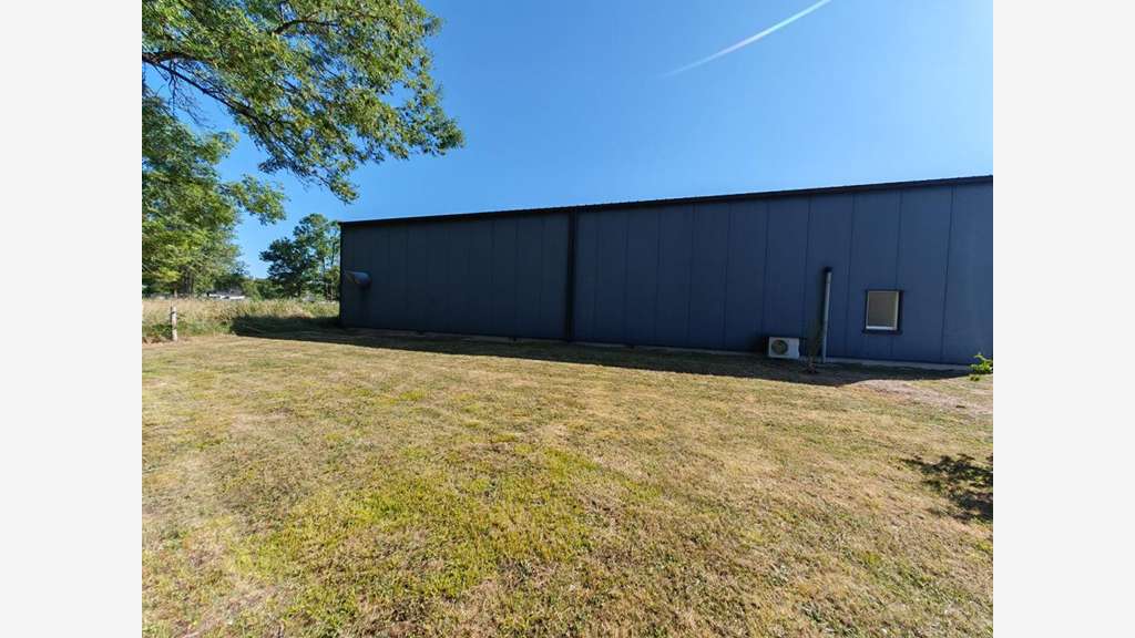 A vendre bâtiment moderne et modulable à Buzançais