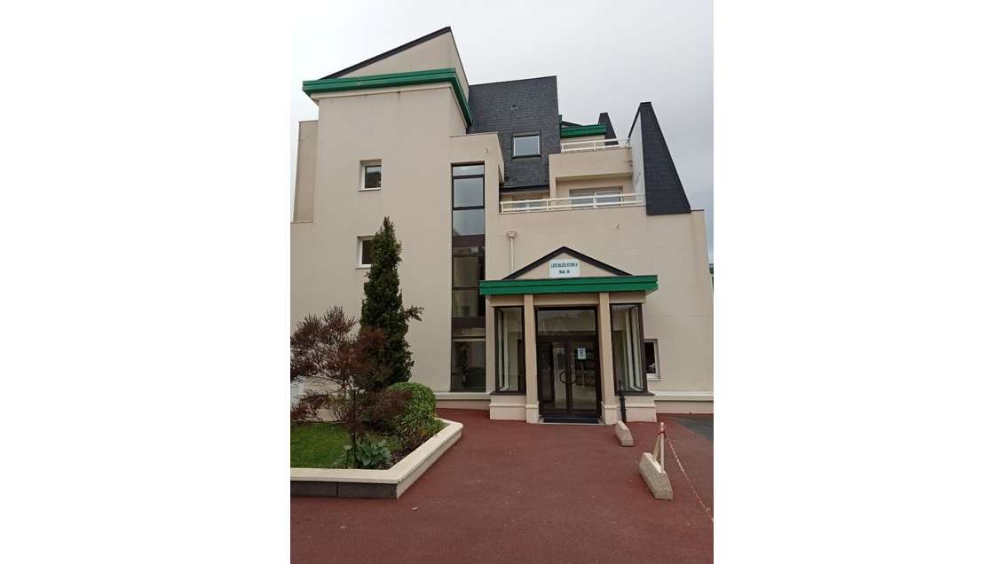 AV bureaux avec places de parking 320m² Caen Nord