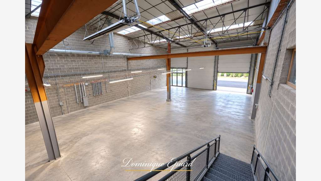 Local d'activité 852 m² sous garantie décennale - 