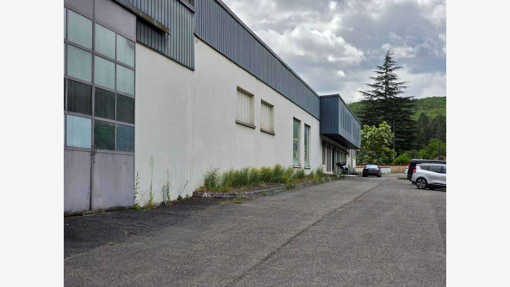 Magnifique bâtiment de 3 600 m² - Grand potentiel