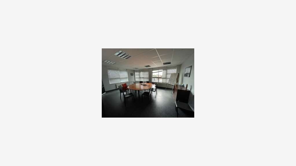 À vendre – Local d'activités de 1 700 m² à Calais 