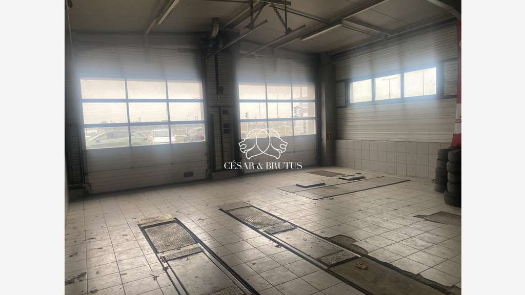 Local d'activité 540m² à vendre à Caluire-et-Cuire