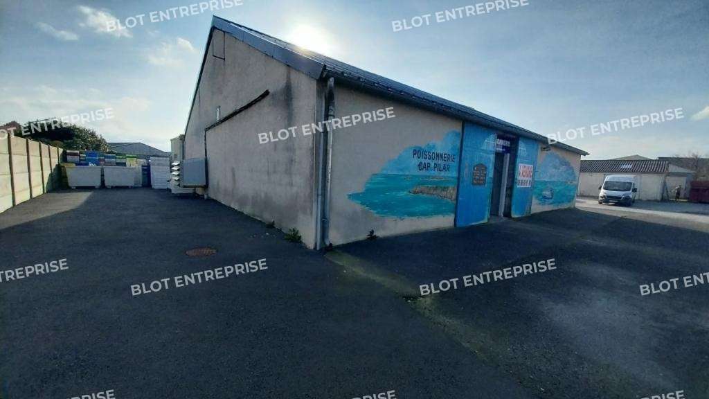 AV local d'activités poissonnerie 230m² à Cancale