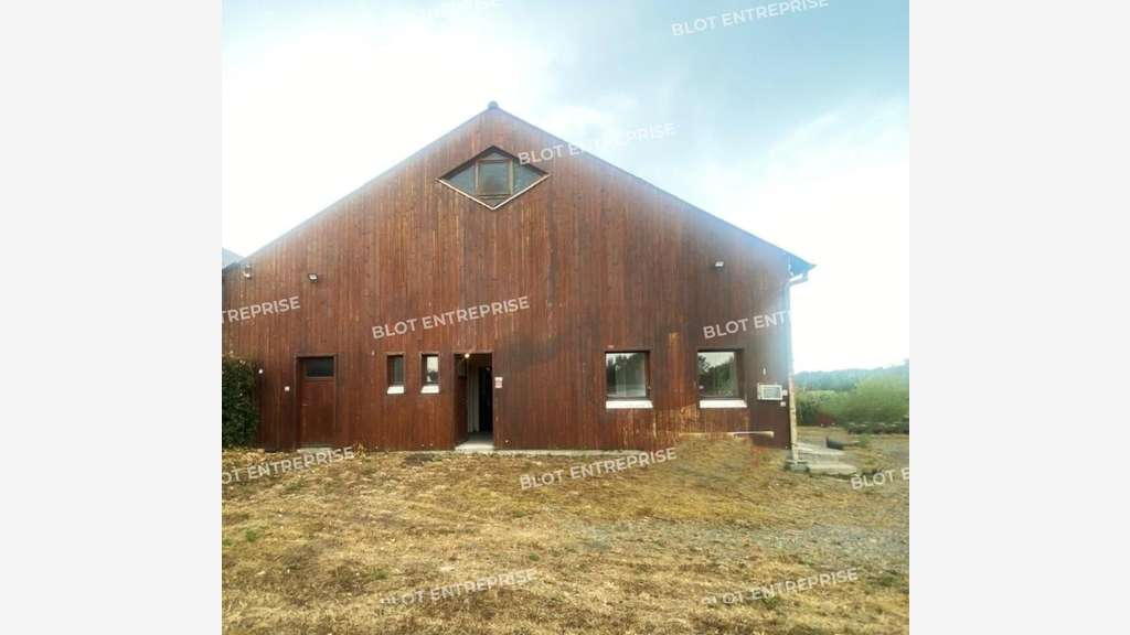 A VENDRE OU A LOUER - BATIMENT ARTISANAL -