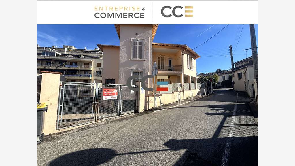 Entrepôt 745m² et bureaux à vendre à Cannes