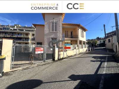 Entrepôt 745m² et bureaux à vendre à Cannes