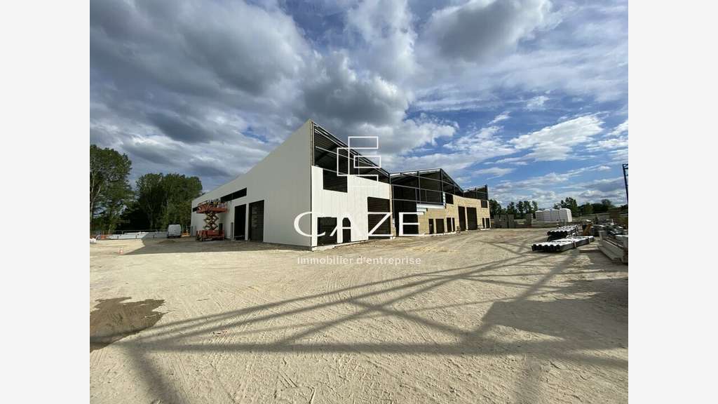 Locaux dès 90m² à vendre proche A10 Carbon-Blanc