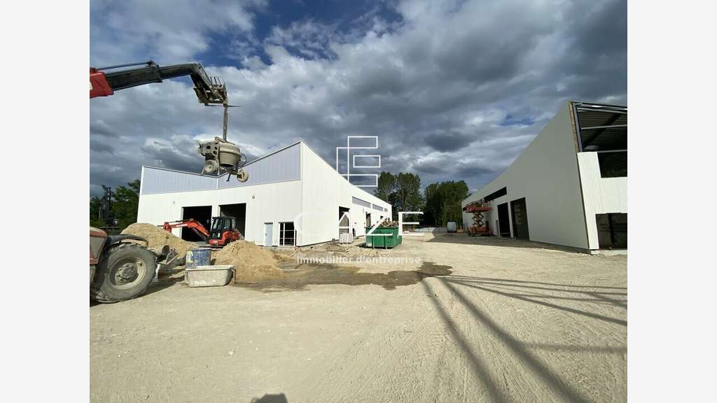 Locaux dès 90m² à vendre proche A10 Carbon-Blanc