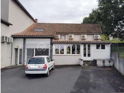 Local professionnel de 80 m2 avec parking très