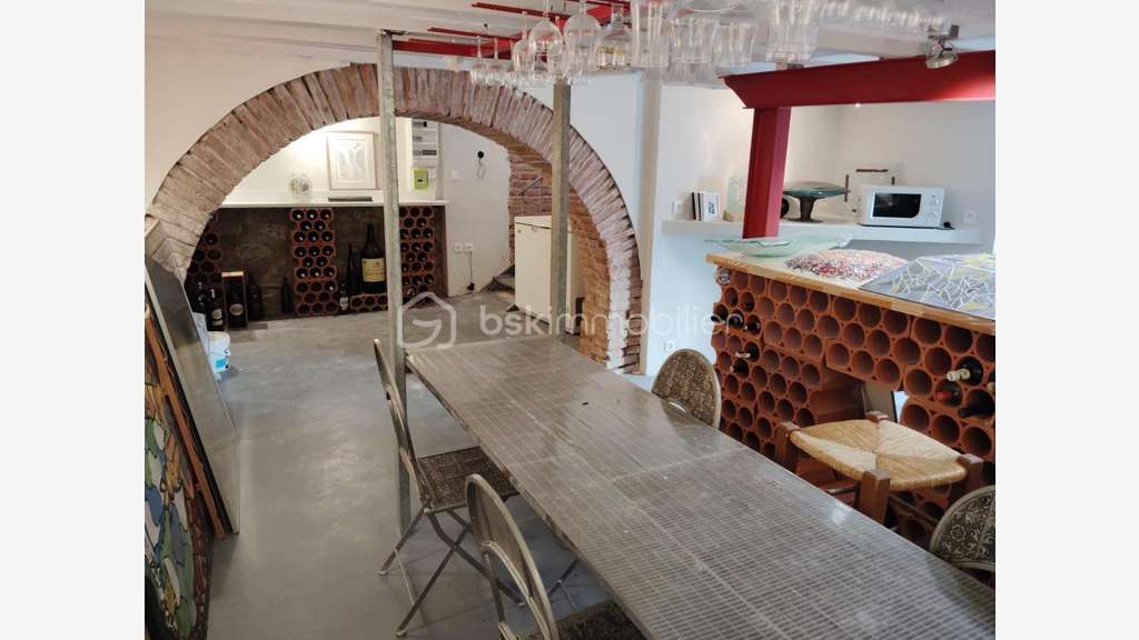 Local professionnel de 80 m2 avec parking très