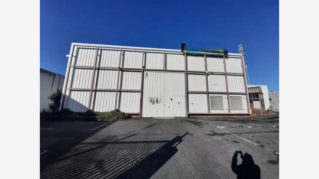 A saisir local indépendant 1128m² à Carquefou ZA