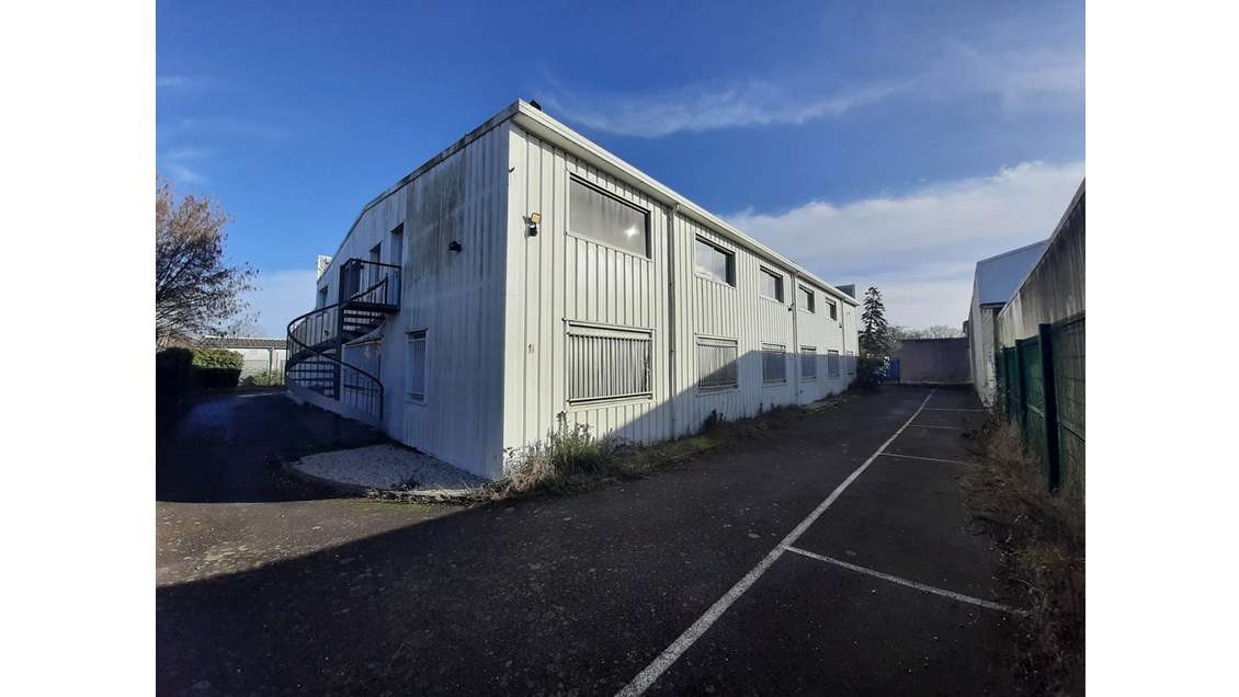 A saisir local indépendant 1128m² à Carquefou ZA