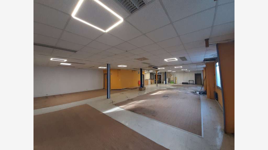 A saisir local indépendant 1128m² à Carquefou ZA
