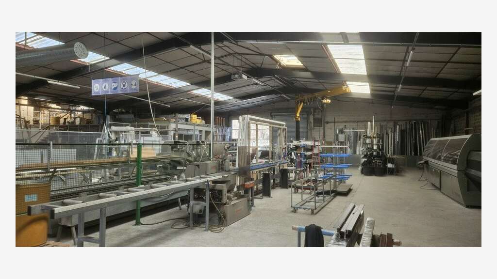 Bâtiment industriel 1700m² à vendre à Carros