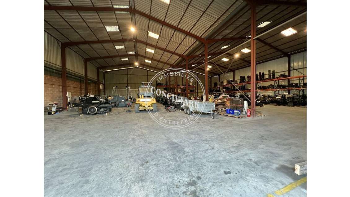 AV entrepôt + bureaux neuf 1200m² à Castelsarrasin