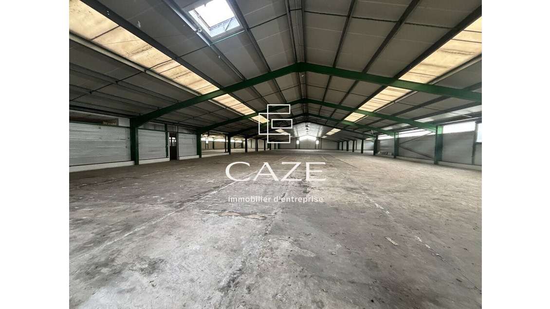 Entrepôt 2200m² à vendre proche de Langon