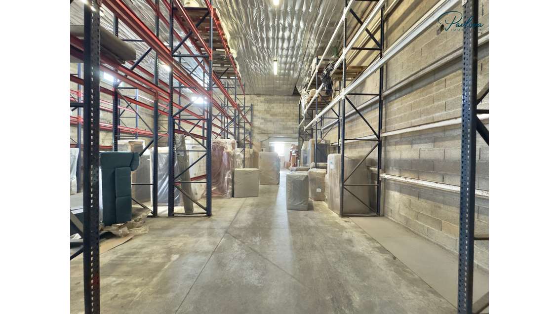 Entrepôt 298m² à vendre à Castries