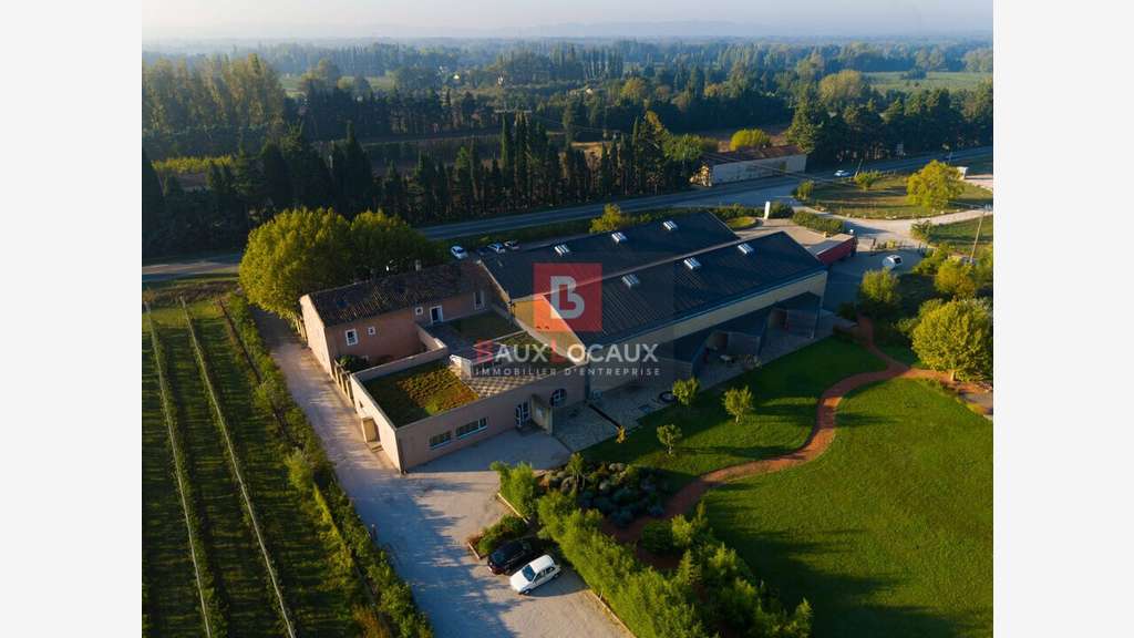 Vente entrepôt de 1864m² à Caumont-sur-Durance