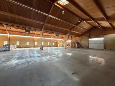 À vendre entrepôt 1864m² à Caumont-sur-Durance