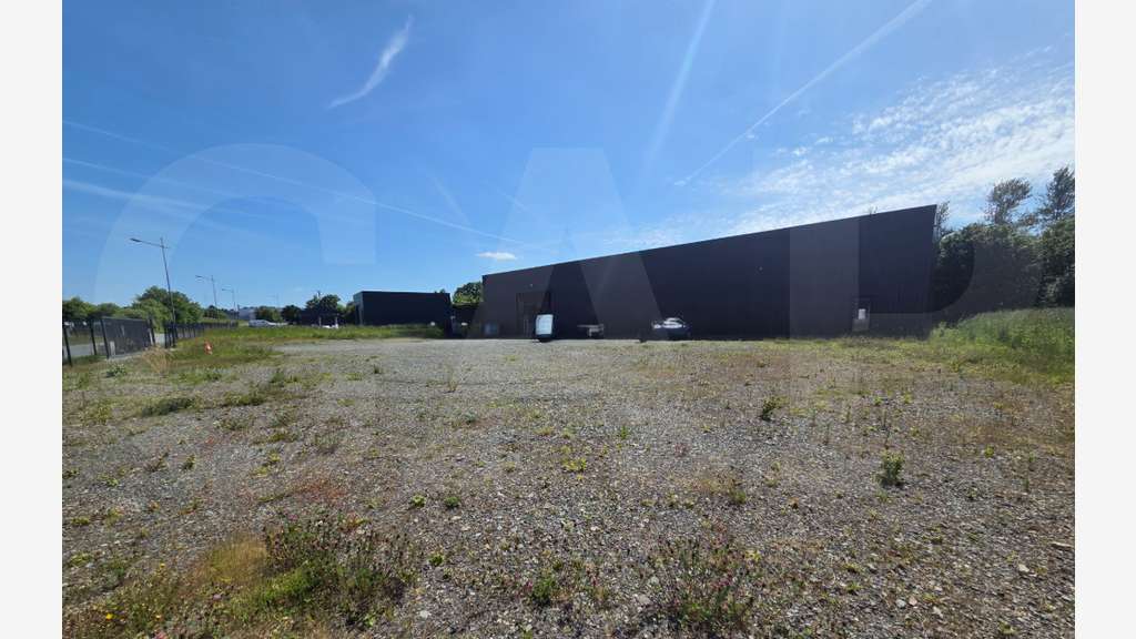 A vendre local d'activité 525m² à Cavan