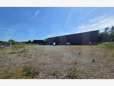 A vendre local d'activité 525m² à Cavan