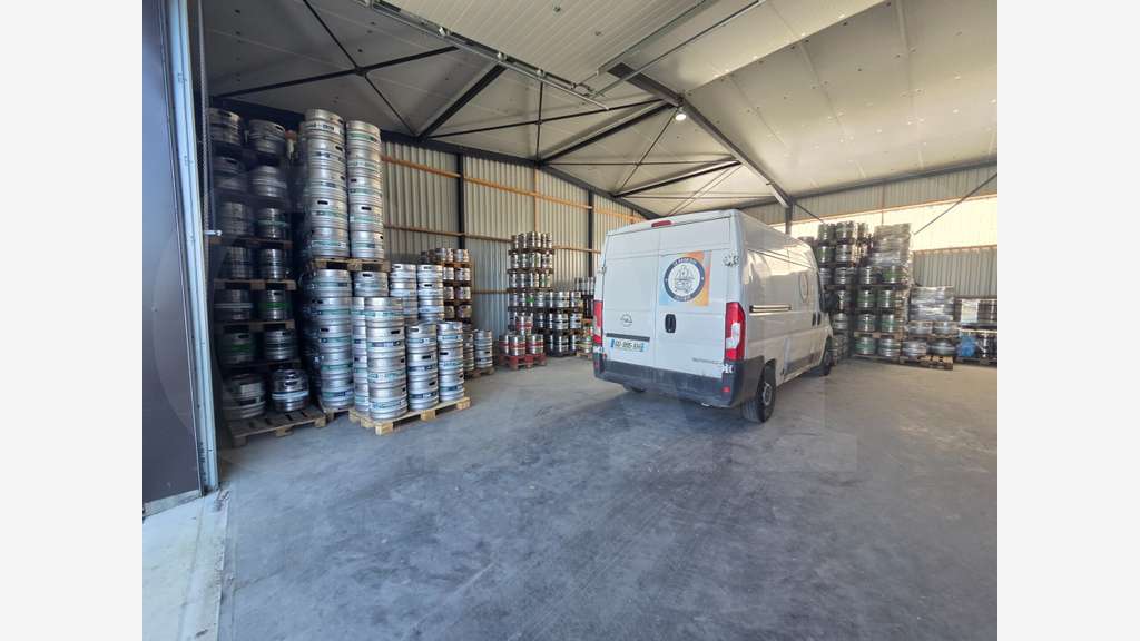 A vendre local d'activité 525m² à Cavan