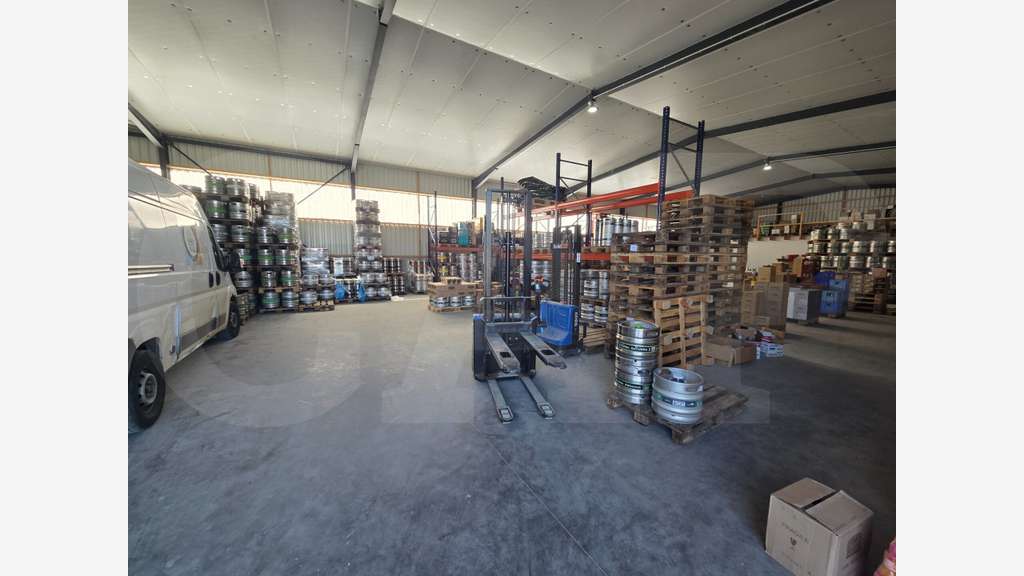 A vendre local d'activité 525m² à Cavan