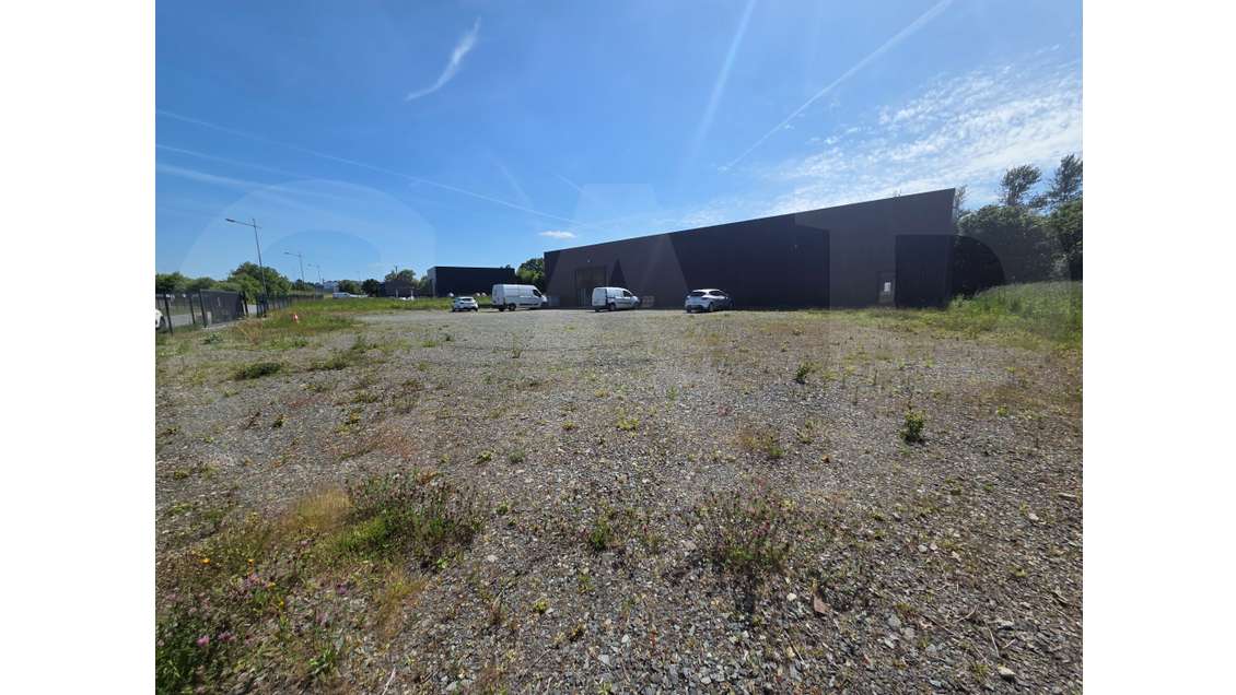 A vendre local d'activité 525m² à Cavan
